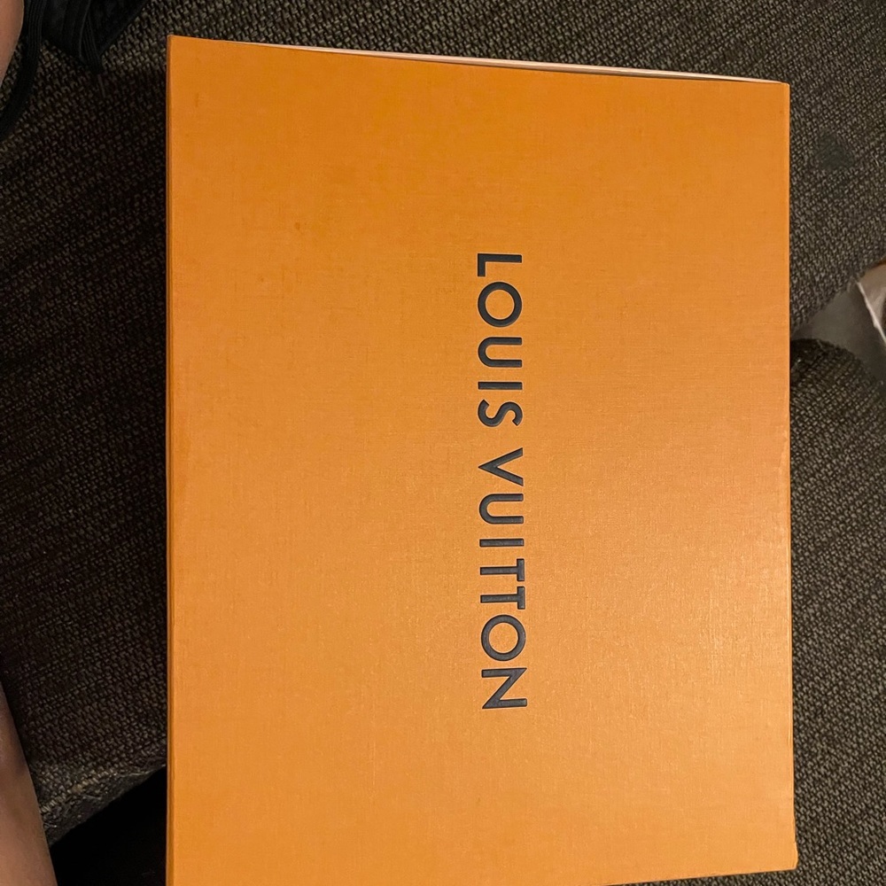 Brand New with receipt Louis Vuitton Arch Light Sneaker. - Picture 5 of 8